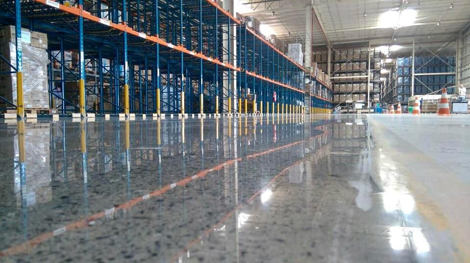 Piso industrial de alto tráfego polido